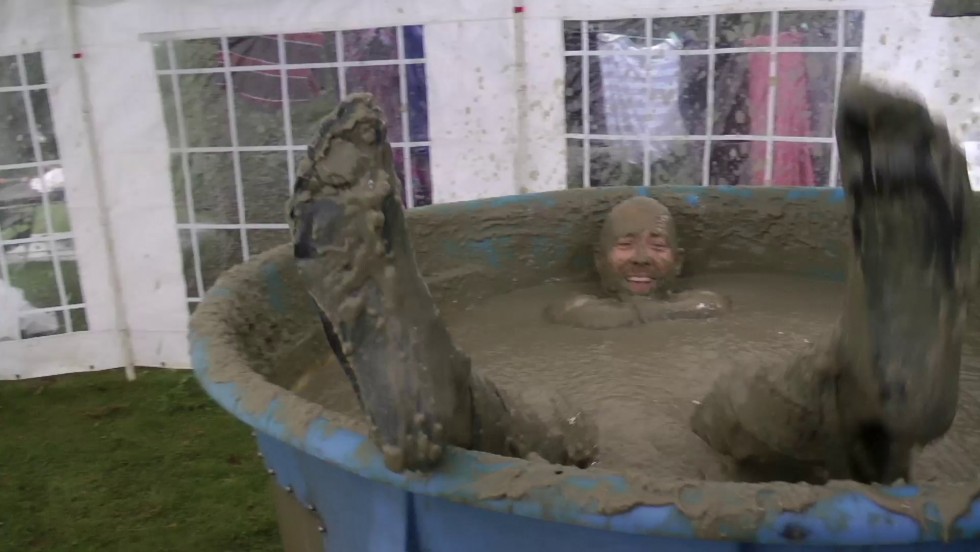 vander_dunked_in_clay_playing_main.jpg